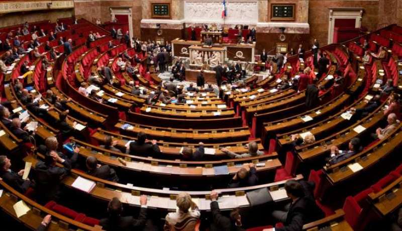 الجمعية الوطنية الفرنسية توافق على تجريد إرهابيين مدانين من الجنسية