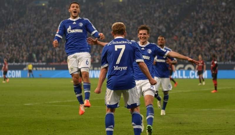 شالكه يهزم آينتراخت ويشدد الخناق على بوروسيا في البوندسليغا