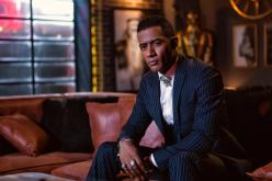 شاهد.. سقطة مروعة للنجم محمد رمضان أثناء تكريمه