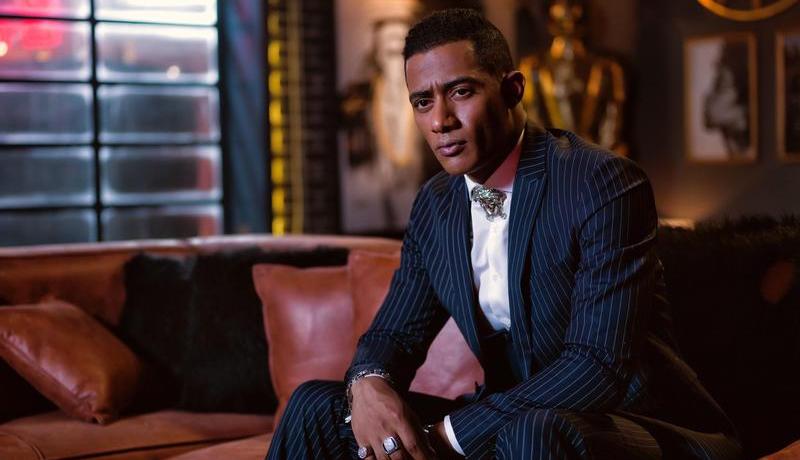 شاهد.. سقطة مروعة للنجم محمد رمضان أثناء تكريمه