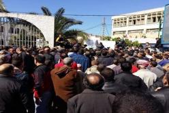 احتجاج مواطنين أمام مقر ولاية بسكرة للمطالبة بالإفراج عن قوائم المستفيدين من السكن