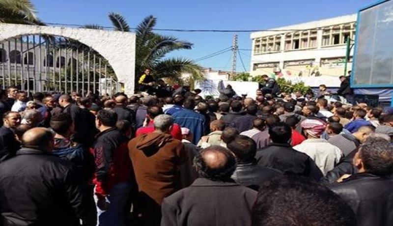 احتجاج مواطنين أمام مقر ولاية بسكرة للمطالبة بالإفراج عن قوائم المستفيدين من السكن