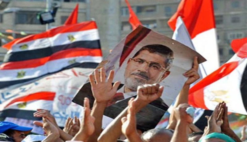 وقفة للعشرات من أنصار مرسي في شارع الهرم في الجيزة
