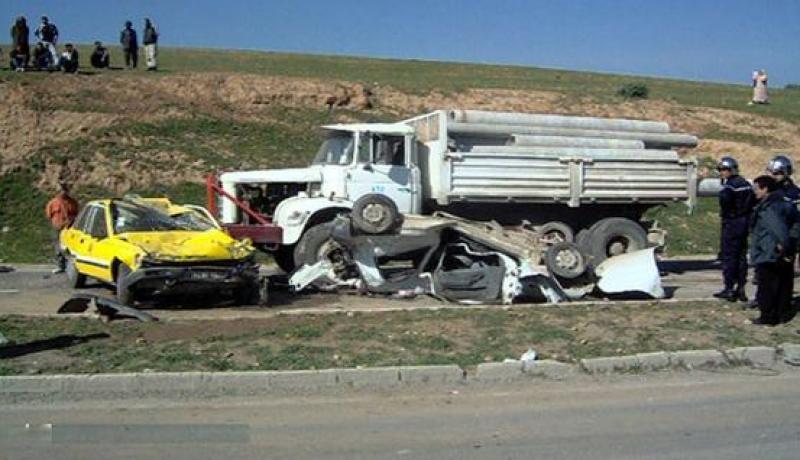 قتيل وجريحان  في حادث مرور بالبيض