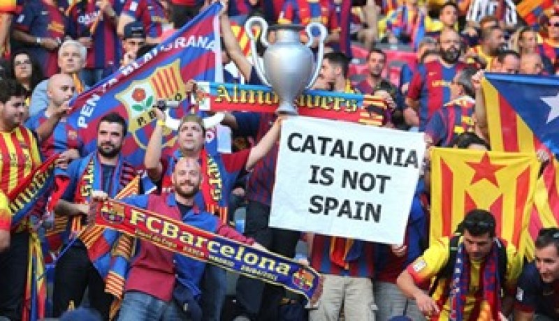 يويفا يغرم برشلونة 30 ألف يورو بسبب لافتات جماهيره بنهائى دورى الأبطال