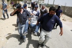 قوات الاحتلال الإسرائيلي تقمع عشرات الفلسطينيين أثناء مسيرة سلمية بالضفة الغربية