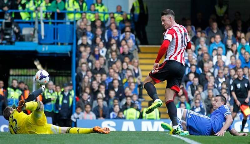 سندرلاند يهزم تشيلسي ويحرمه من صدارة البريميرليغ