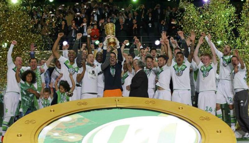 فولفسبورغ يتوج بكأس ألمانيا للمرة الأولى ودورتموند خارج الحسابات
