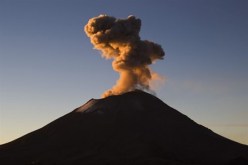 بالصور.. تهديدات بانفجار أخطر بركان في العالم