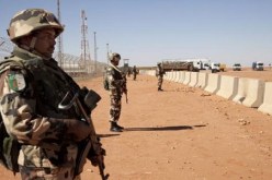 توقيف5 مهربين وحجز عربة رباعية الدفع في جانت