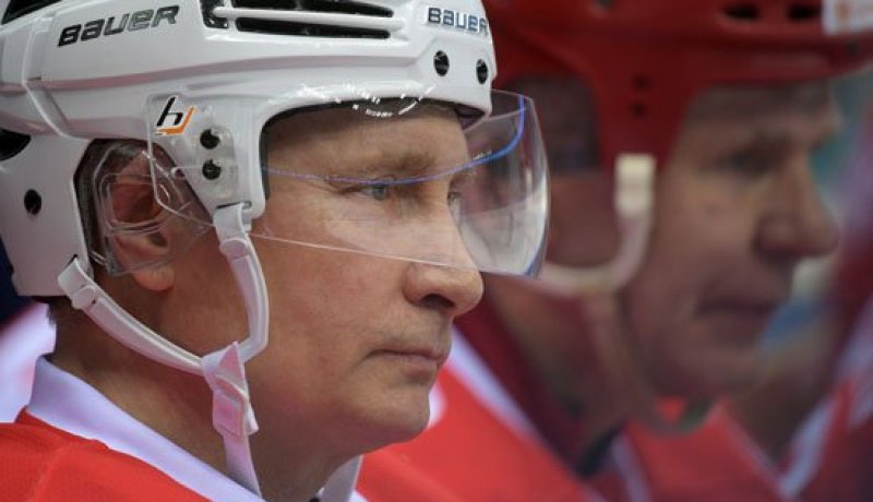 فيديو.. بوتين يتألق في مباراة لهوكي الجليد ويقود فريقه للفوز