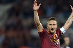 ذئاب روما تفترس الروسونيري وتواصل مطاردة السيدة العجوز