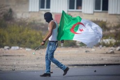 مجهولون ينزعون العلم الوطني من مقر جمعية ويضرمون فيه النار بتلمسان