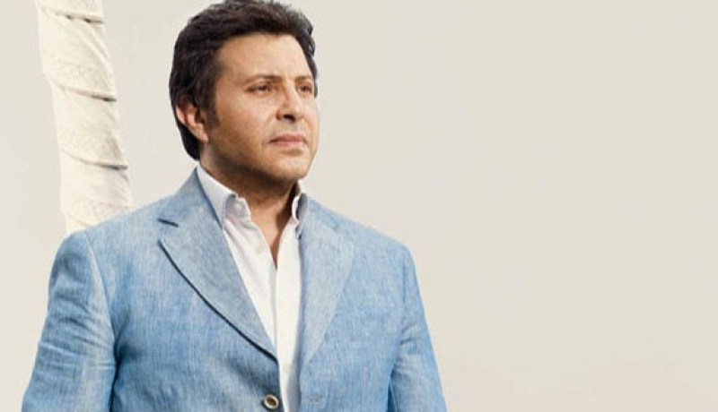 فيديو مفاجئ هاني شاكر يخرج عن الرسميات ويقلد فنان من هو