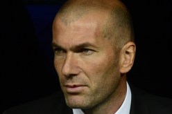 الأسطورة الفرنسية زيدان يواصل عطاءاته لكرة القدم ولكن كمدرب