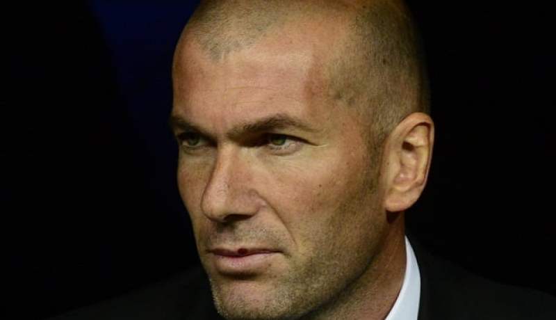 الأسطورة الفرنسية زيدان يواصل عطاءاته لكرة القدم ولكن كمدرب