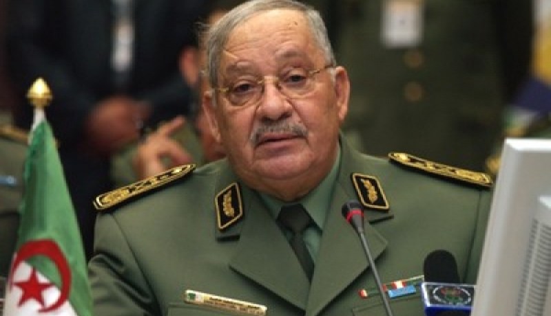 قايد صالح يشرف على تنصيب القائد الجديد للحرس الجمهوري