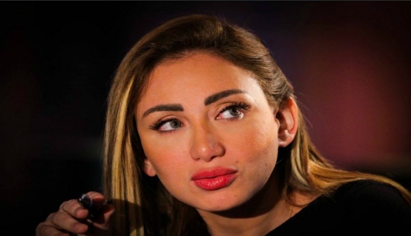 بالفيديو ريهام سعيد تسقط في بلاعة صرف للمياه