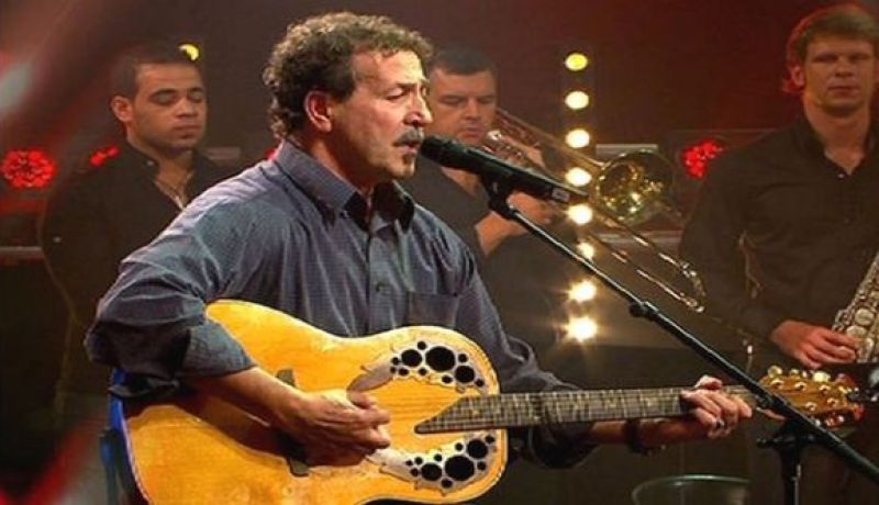 ألبوم جديد للفنّان لونيس آيت منقلات  بمناسبة 50 سنة من مشواره الفنّي