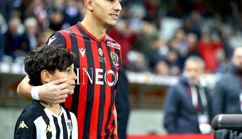 عطال يصنع الحدث بقميص “ميلان”