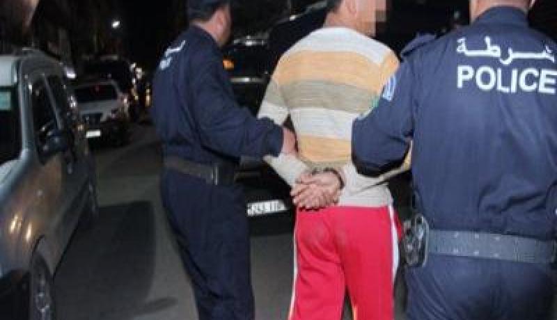 توقيف شخصين بتهمة جريمة سرقة و ابتزاز رعية صيني بالنعامة