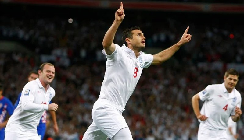 الثلاثي جيرارد ولامبارد وروني على رأس قائمة الأسود الثلاثة لمونديال البرازيل