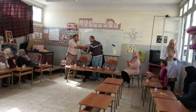 بالصور.. أساتذة مدرسة علي بوظهر ببومرداس يكرّمون مدير مؤسستهم