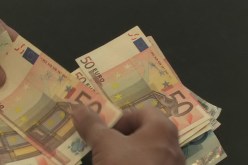 التماسات تراوحت بين 5 و7 سنوات حبسا نافذا لخمسة تجار متهمون بتهريب العملة الصعبة