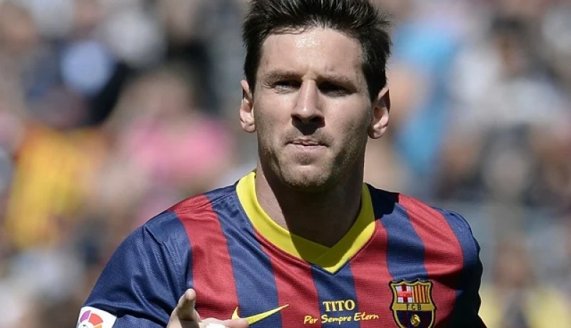 التشكيلة الرسمية لموقعة الليغا الحاسمة بين برشلونة وريال مدريد