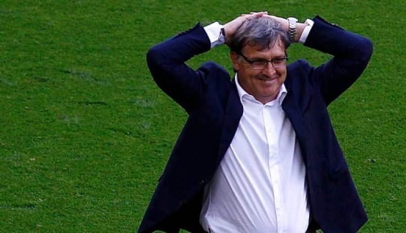 تاتا مارتينو يتقدم باستقالته من تدريب برشلونة بعد موسم خال من الألقاب