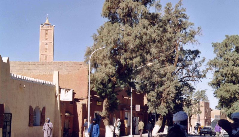 مجمع هاتفي بـ 256 خط و 64 خط لتدفق الانترنت بتازروك تمنراست