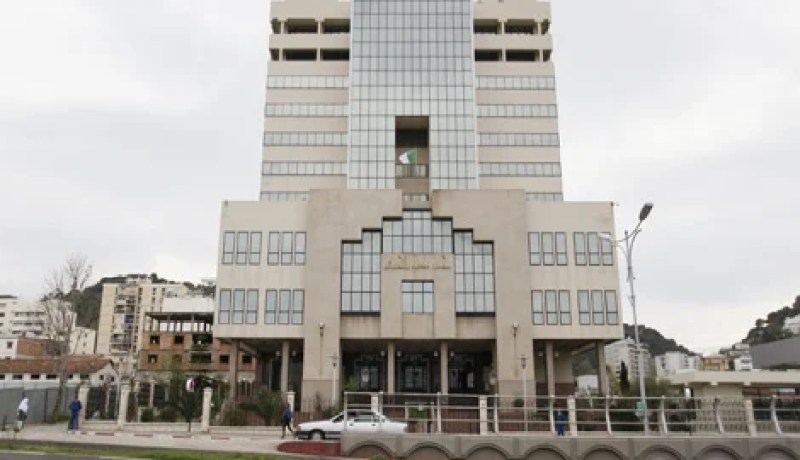 تأجيل محاكمة 34 شخص متهمين بالقتل والاختطاف واعتداءات بالمتفجرات