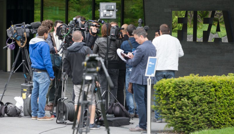 مداهمة مقر الاتحادية الدولية لكرة القدم