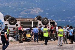 مقتل 8 لاجئين في حادث انقلاب حافلة بتركيا