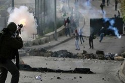 إصابة عشرات الفلسطينيين بالاختناق جراء قمع قوات الاحتلال لمسيرة كفر قدوم