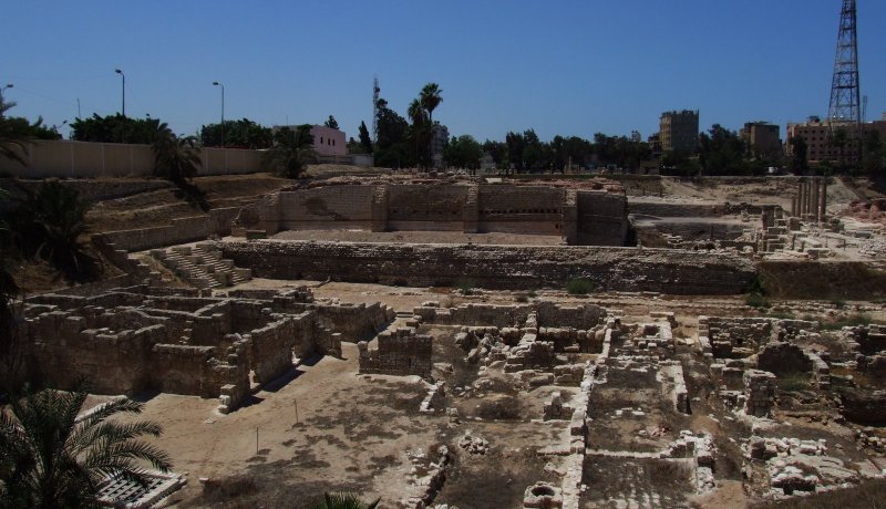 اكتشاف العديد من القطع الأثرية وقبور بعظام آدمية تعود إلى الحقبة الرومانية في سوق أهراس