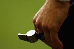 الحكم بيطــــام يـــرمى القميص ويغادر أثـــنــــاء مبــــاراة الــبرج وتلمســان