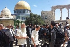 حراس المسجد الأقصى يطرد ون مستوطنين حاولوا اقتحامه