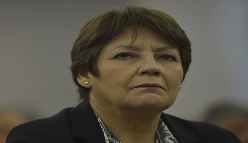 بن غبريت تؤكد سبق النهار