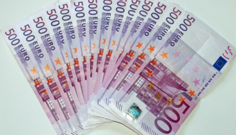 إحباط محاولة تهريب 110 ألف أورو و5 ألاف جنيه إسترليني بمطار هواري بومدين