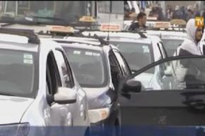 بالفيديو.. سائقوا سيارات الأجرة يرفضون العمل بنظام العداد