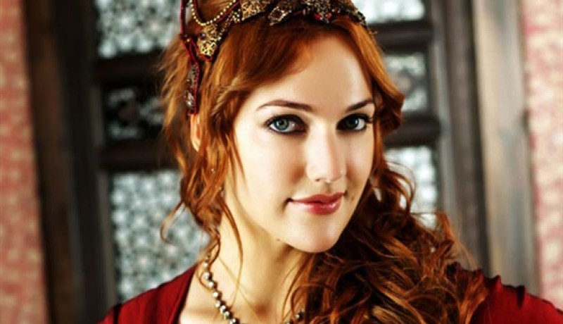 بعد تعرّضها للسخرية ..السلطانة هيام تعاود تعلّم التركية!