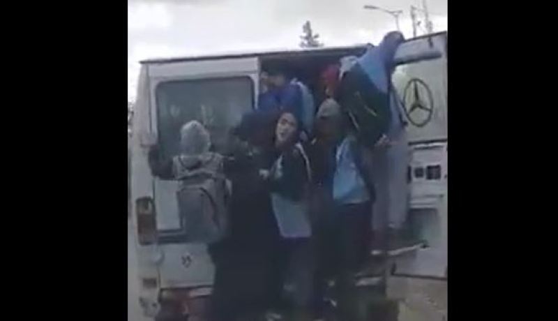 شاهد كيف يتم نقل التلاميذ إلى المدارس