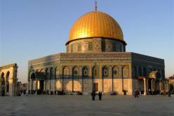 الإحتلال الإسرائيلي يمنع مواطني غزة من زيارة القدس لأداء صلاة الجمعة