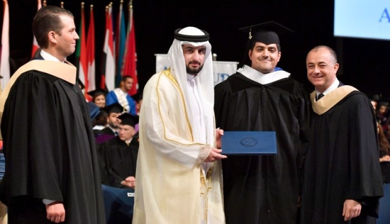 ابن دونالد ترامب يشرف على حفل  تخرّج الطّلبة في دبي