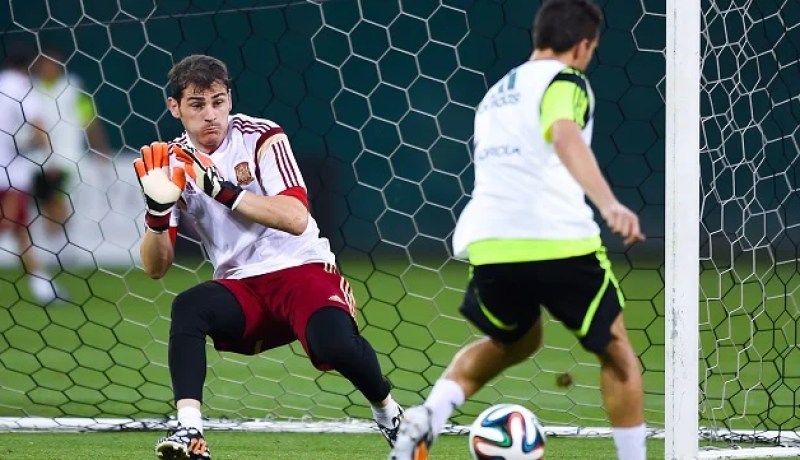 باريس سان جيرمان يعرض 40 مليون يورو للتعاقد مع كاسياس