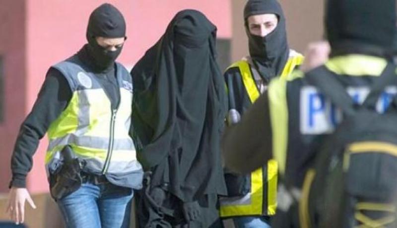 الداخلية الإسبانية تعتقل ثلاثة أشخاص يشتبه في سعيهم للإلتحاق بداعش