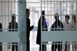 حارس سجون يذبح زميله ويصيب آخر في تونس