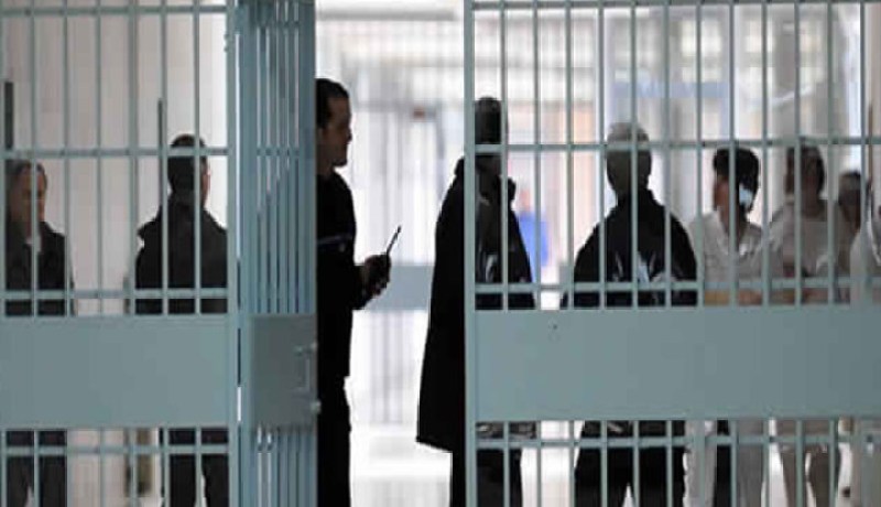 حارس سجون يذبح زميله ويصيب آخر في تونس