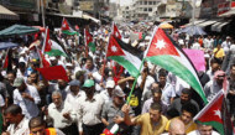 احتجاجات على رفع أسعار المحروقات بالأردن